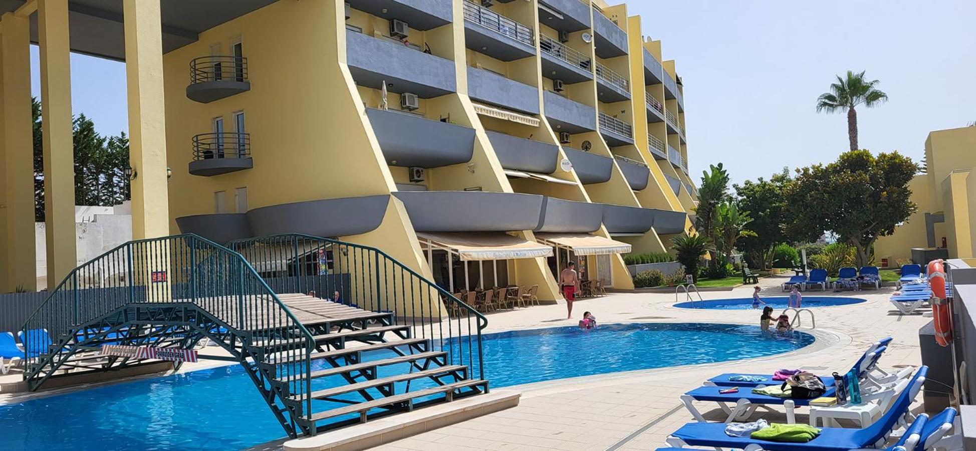 Lagos-Piscine Et Mer- Condominio Do Mar Екстериор снимка